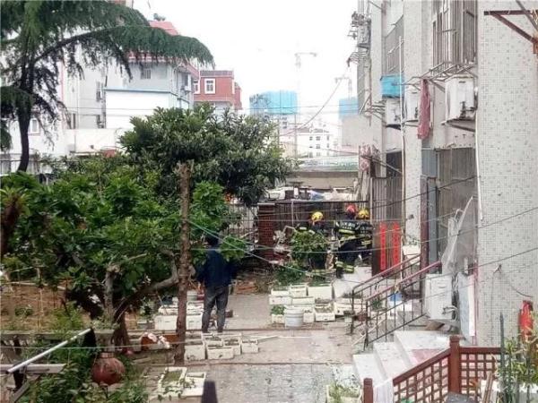 突發(fā)！青島一居民樓發(fā)生爆燃！已造1人死亡，7人受傷！3公里外有震感…