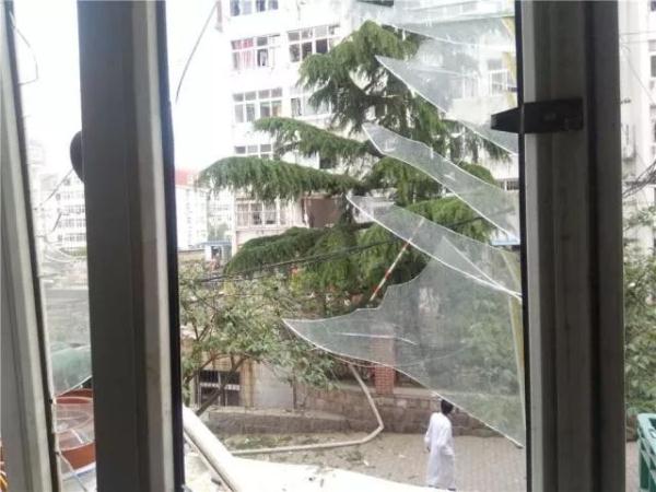 突發(fā)！青島一居民樓發(fā)生爆燃！已造1人死亡，7人受傷！3公里外有震感…