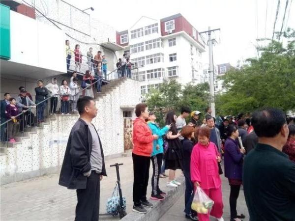 突發(fā)！青島一居民樓發(fā)生爆燃！已造1人死亡，7人受傷！3公里外有震感…