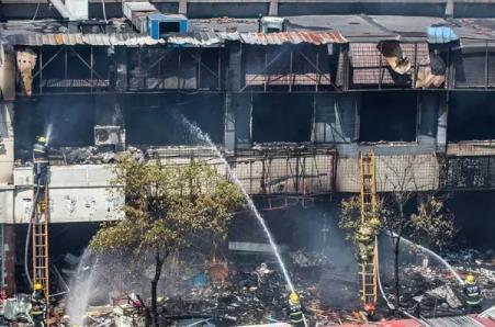 煤氣罐有沒(méi)忘關(guān)閥門(mén)？ 爆燃事故給餐館沉重警示